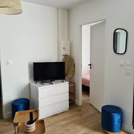 Location La Rebelle - B * לה רושל