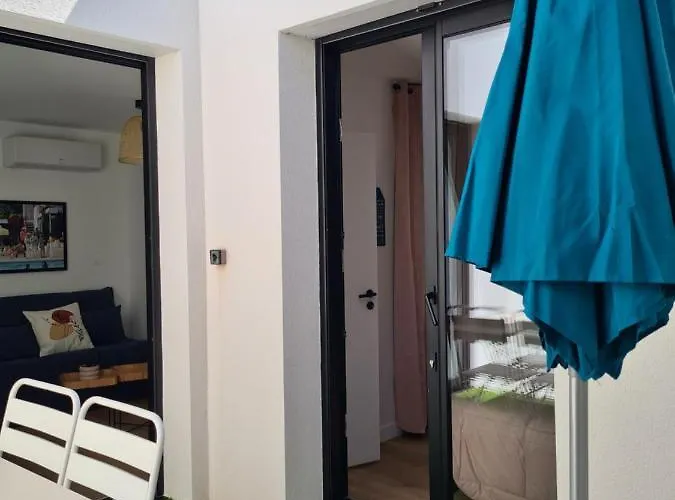 Location La Rebelle - B דירה