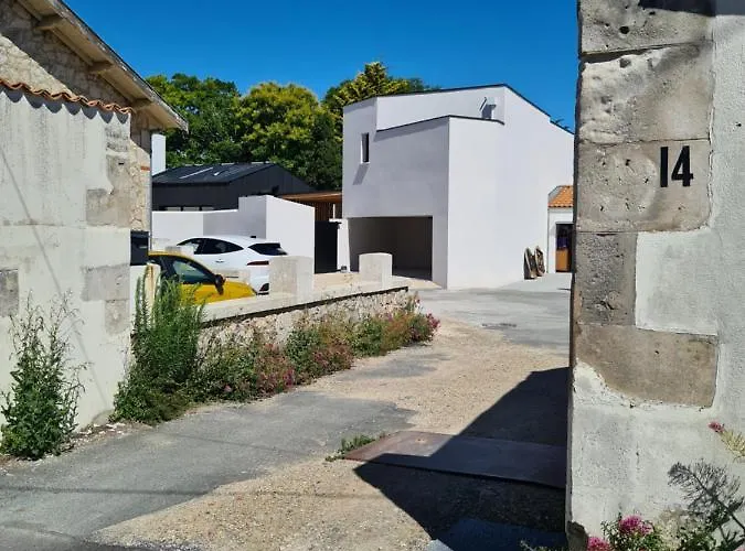 Location La Rebelle - B * לה רושל